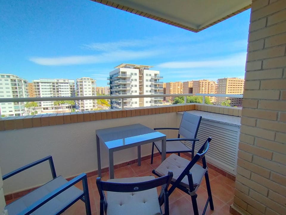 Balcony/Terrace, City view