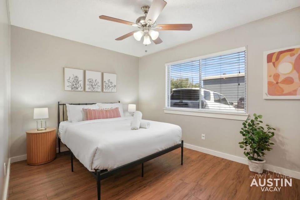 Cook and Gather Around in a Fully Equipped Apartment Apartment in Austin