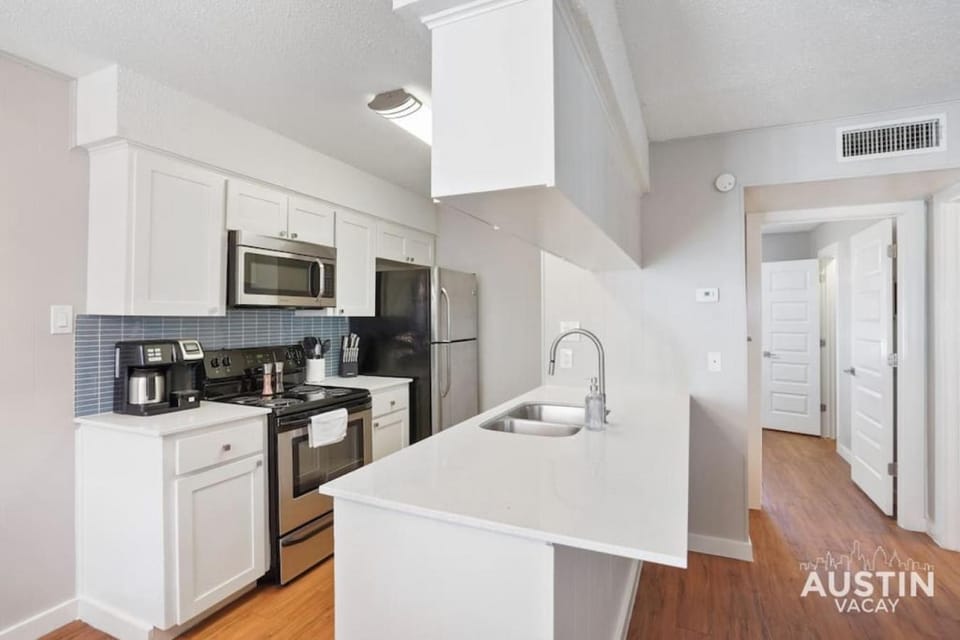 Cook and Gather Around in a Fully Equipped Apartment Apartment in Austin