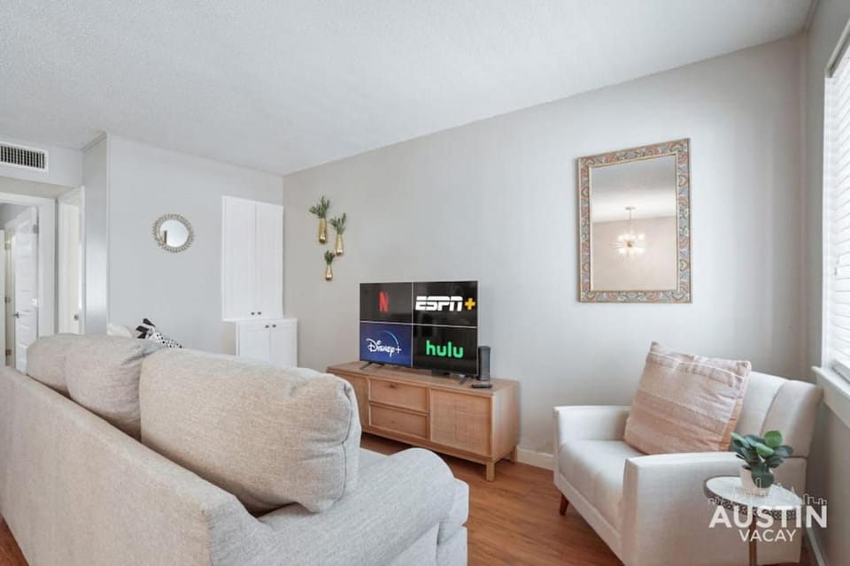 Cook and Gather Around in a Fully Equipped Apartment Apartment in Austin