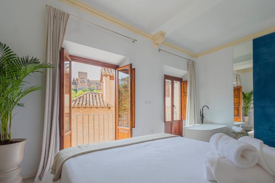 Bed, View (from property/room), Balcony/Terrace, Photo of the whole room, Bedroom, towels