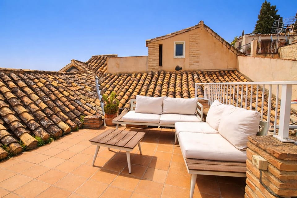 Balcony/Terrace, sunbed