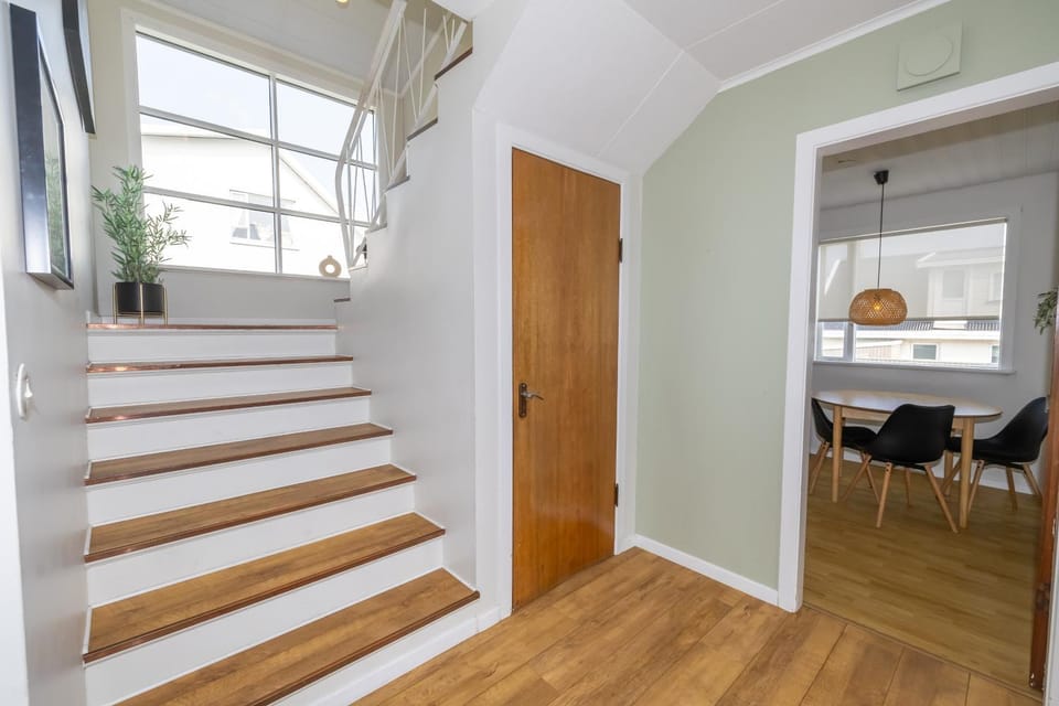 Bathroom, Living room, Dining area