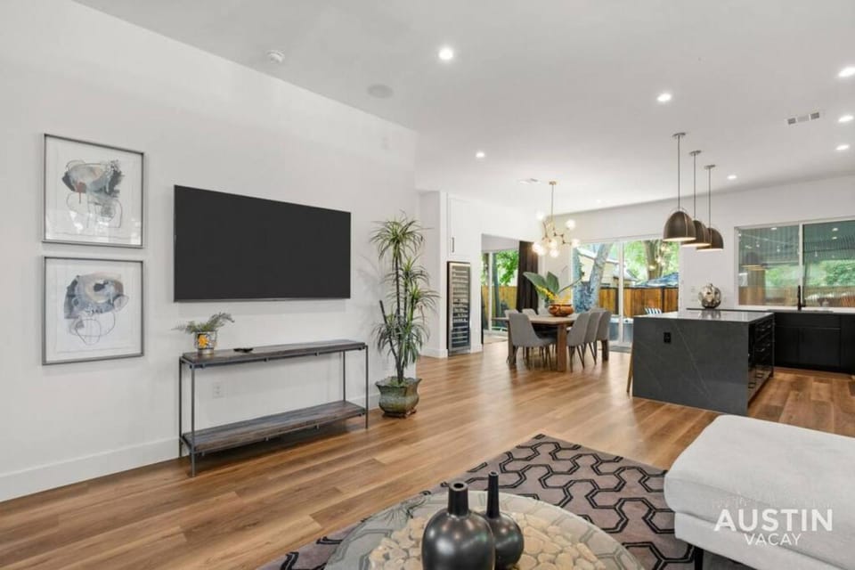 Modern Luxury Home - Minutes from Lady Bird Lake House in Austin