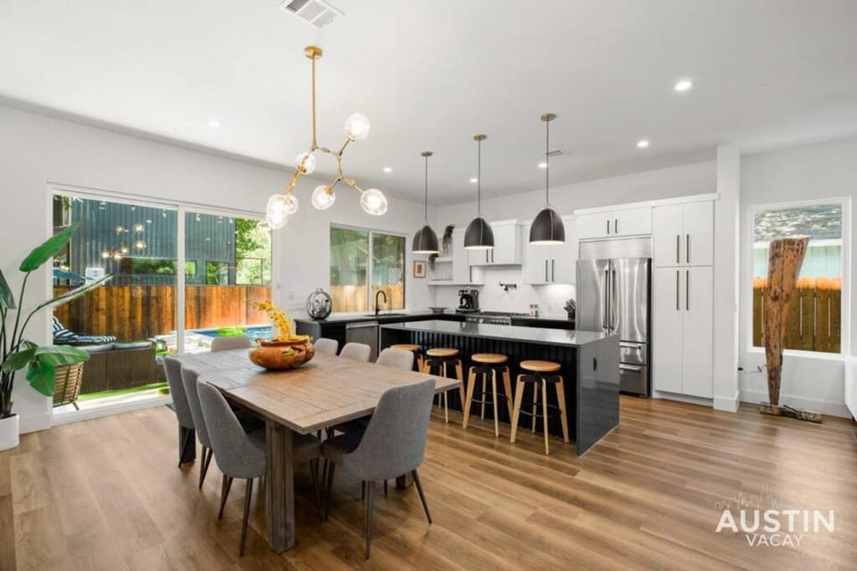 Brand New Luxurious Property and Huge Outdoor Space House in Austin