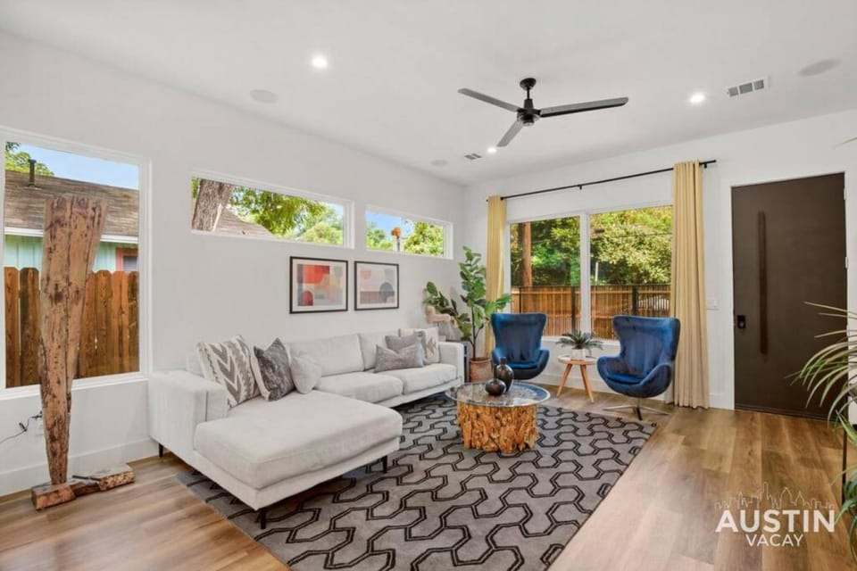 Brand New Luxurious Property and Huge Outdoor Space House in Austin