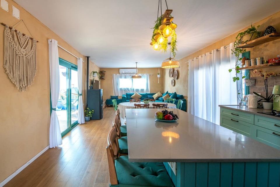 Kitchen or kitchenette, Living room