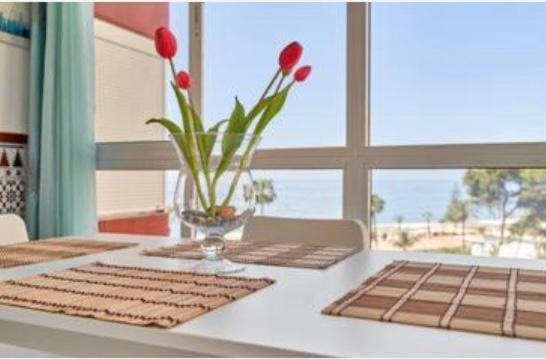 View (from property/room), Dining area, Sea view