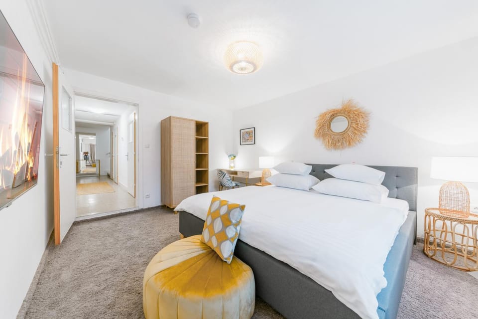 Bed, Photo of the whole room, Bedroom