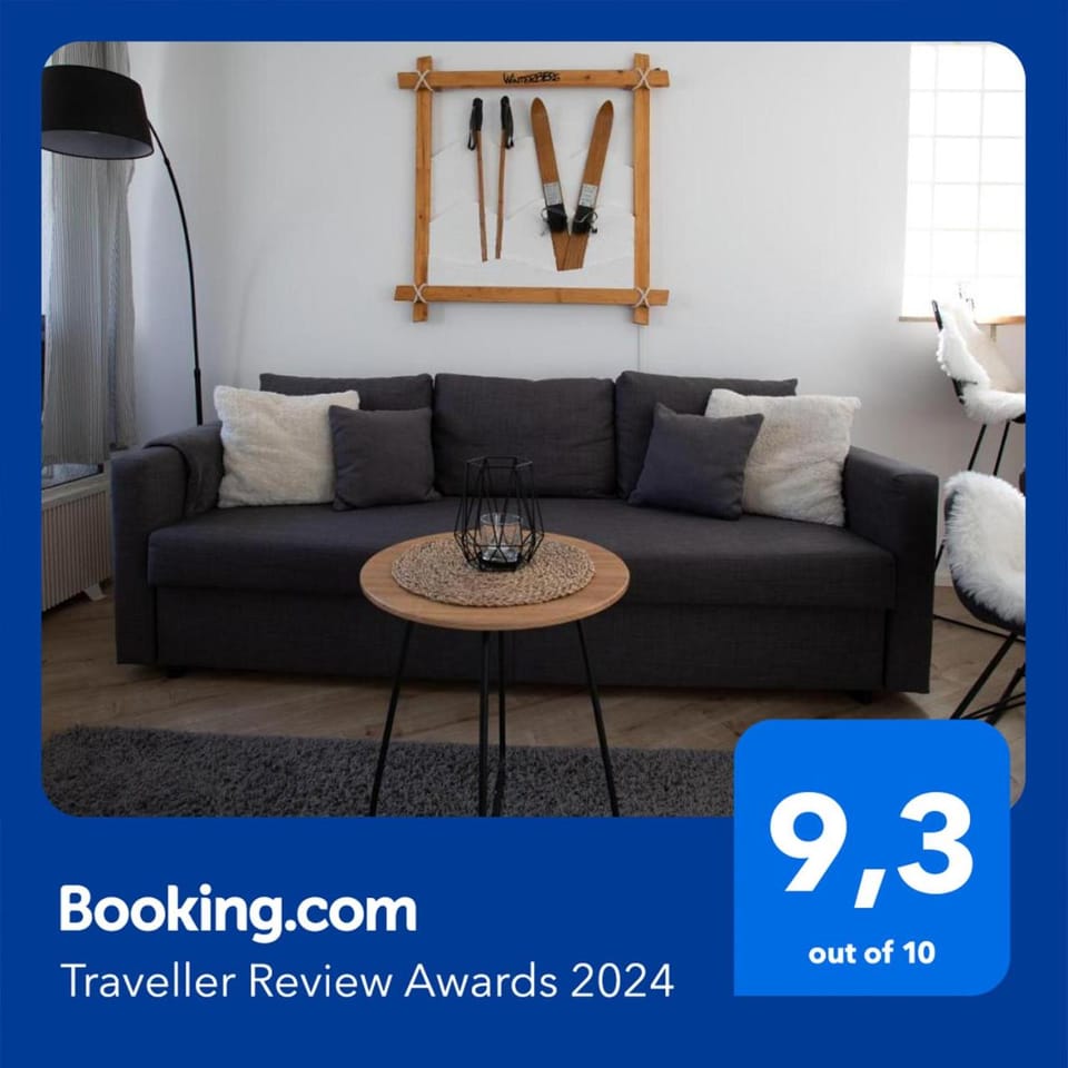 Living room, Seating area, Evening entertainment, Certificate/Award