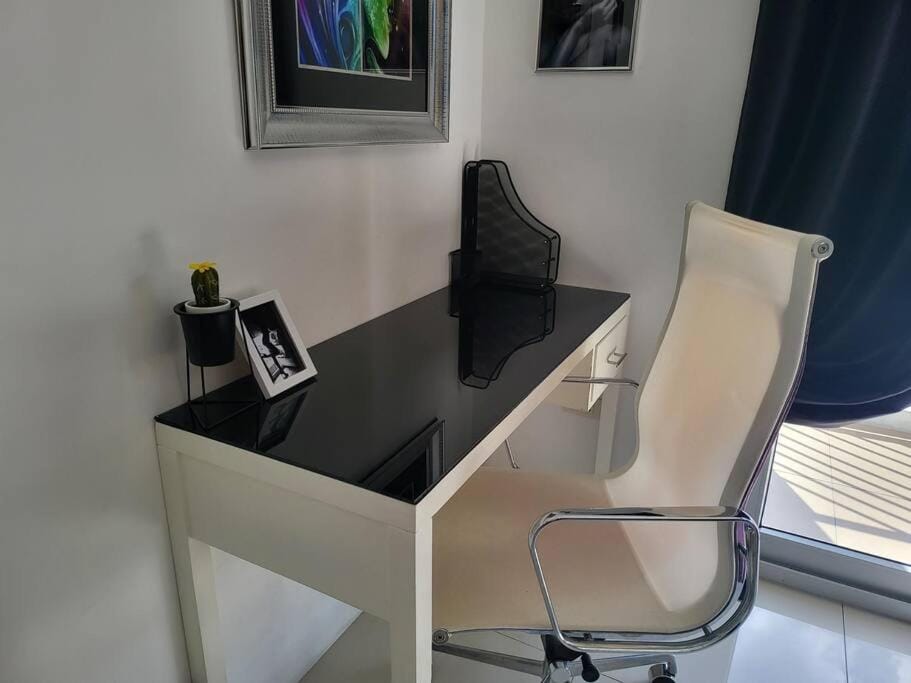 Sheryll Escapes - Kandi Tower 3 premium loft 1BR on 8th floor with 2CR & 2 balconies Apartment in Angeles