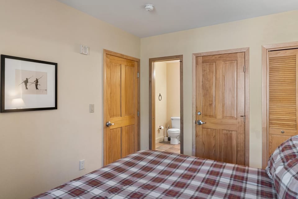 Bed, Bathroom, Bedroom, furniture, wardrobe