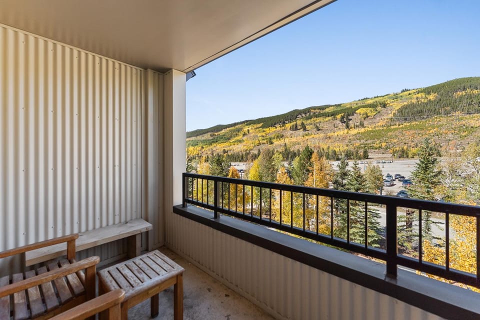 Day, Balcony/Terrace, Autumn, Mountain view, furniture