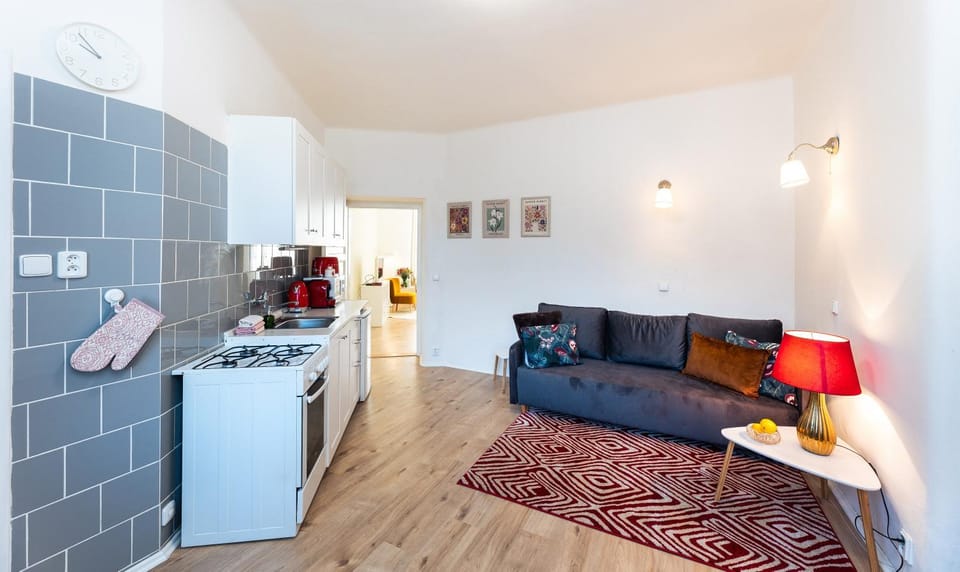 Kitchen or kitchenette, Seating area