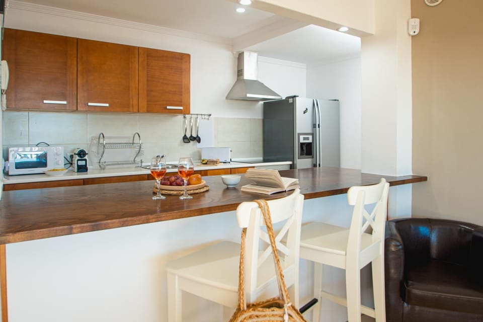 Kitchen or kitchenette, Seating area, Dining area, dishwasher, minibar, pet friendly, stove, toaster