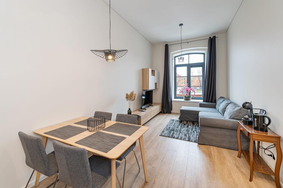 TV and multimedia, Living room, Seating area, Dining area