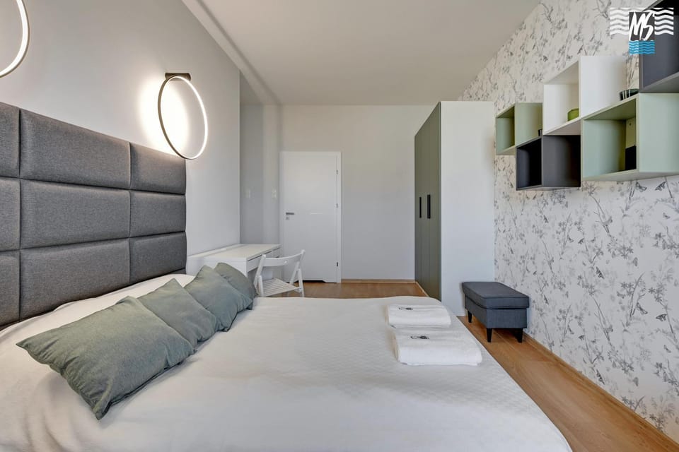 Bed, towels, wardrobe