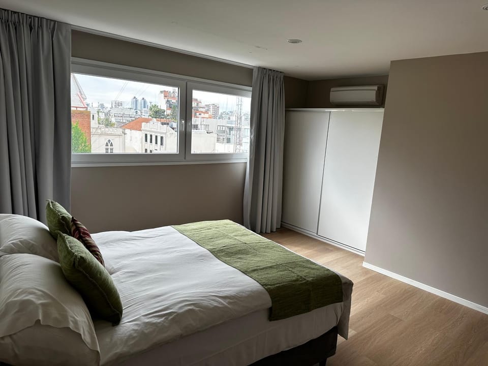 Bed, Bedroom, wardrobe, air conditioner