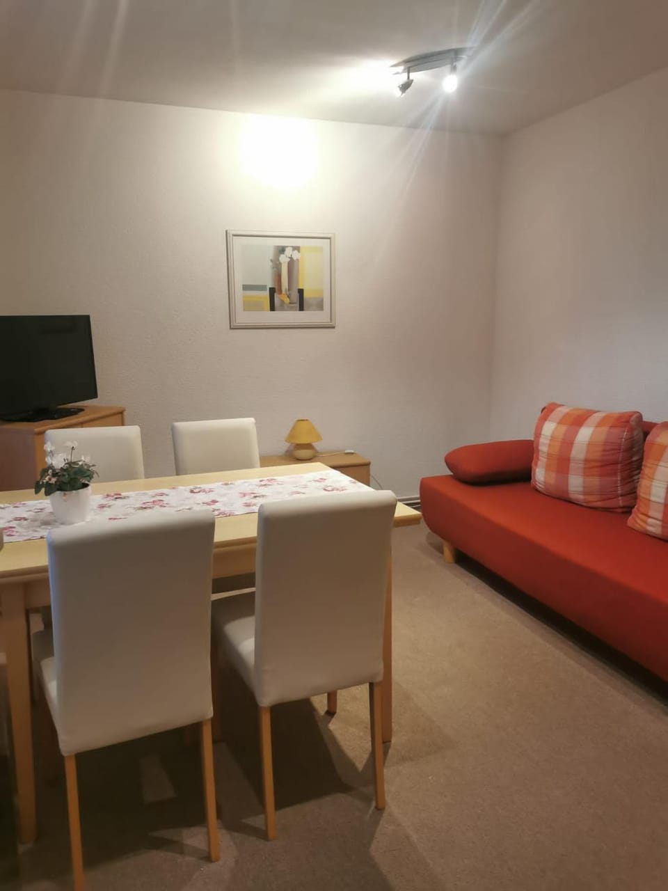 TV and multimedia, Living room, Seating area, Dining area