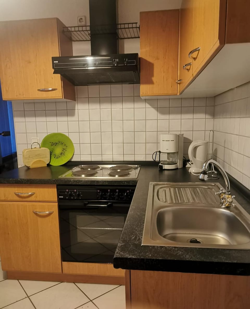 Kitchen or kitchenette, pet friendly, stove