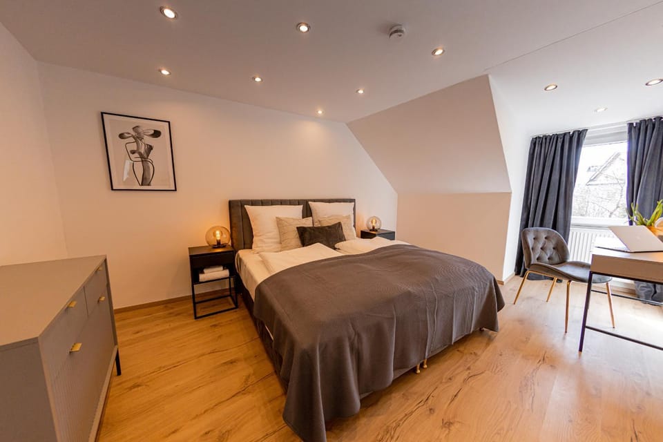 Bed, Photo of the whole room, Bedroom, hair dresser