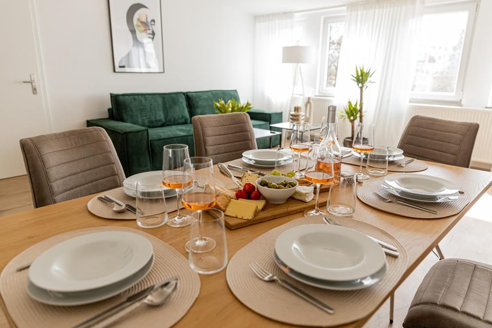 Seating area, Dining area