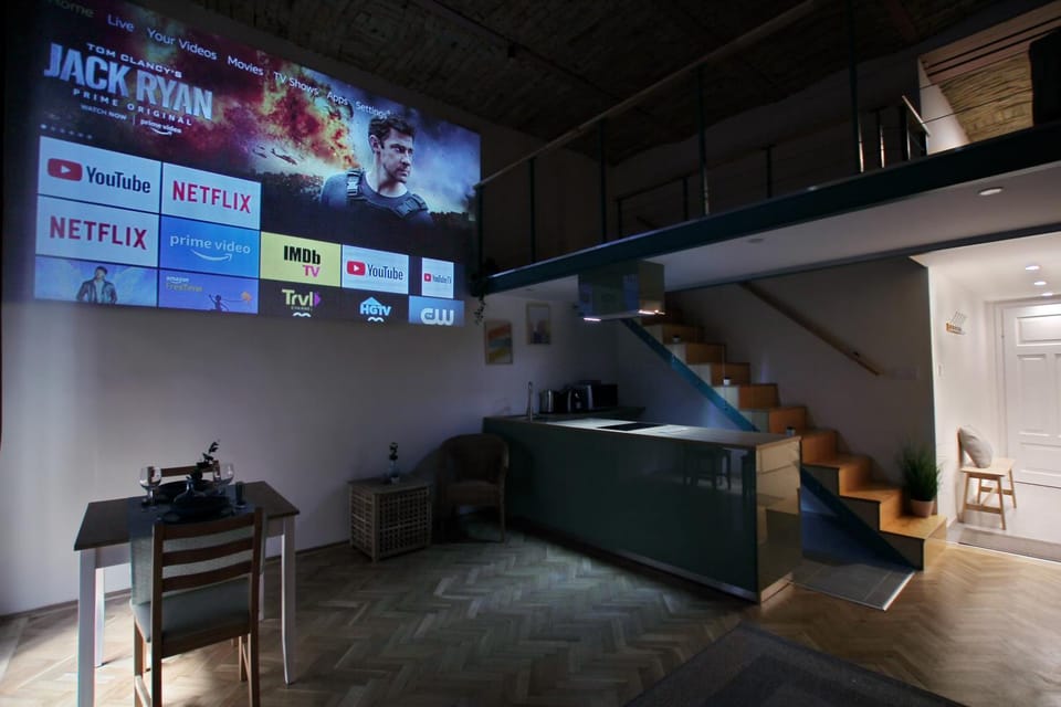Communal lounge/ TV room, TV and multimedia, Living room, Evening entertainment
