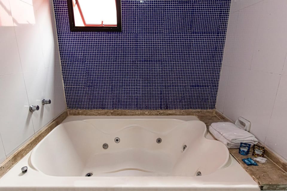 Hot Tub, Bath