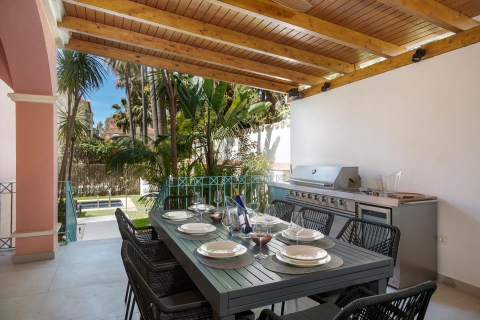 Lorea Playa, Luxury 6 Bedroom Villa with Seaview Villa in Marbella