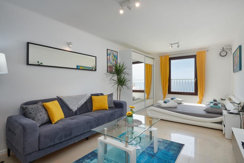 Bed, Living room