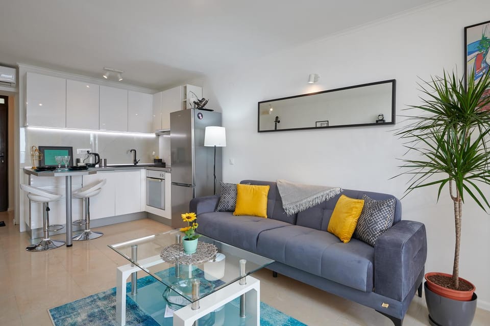 Kitchen or kitchenette, Seating area