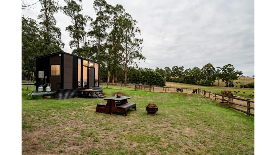 Property building, Day, Seating area