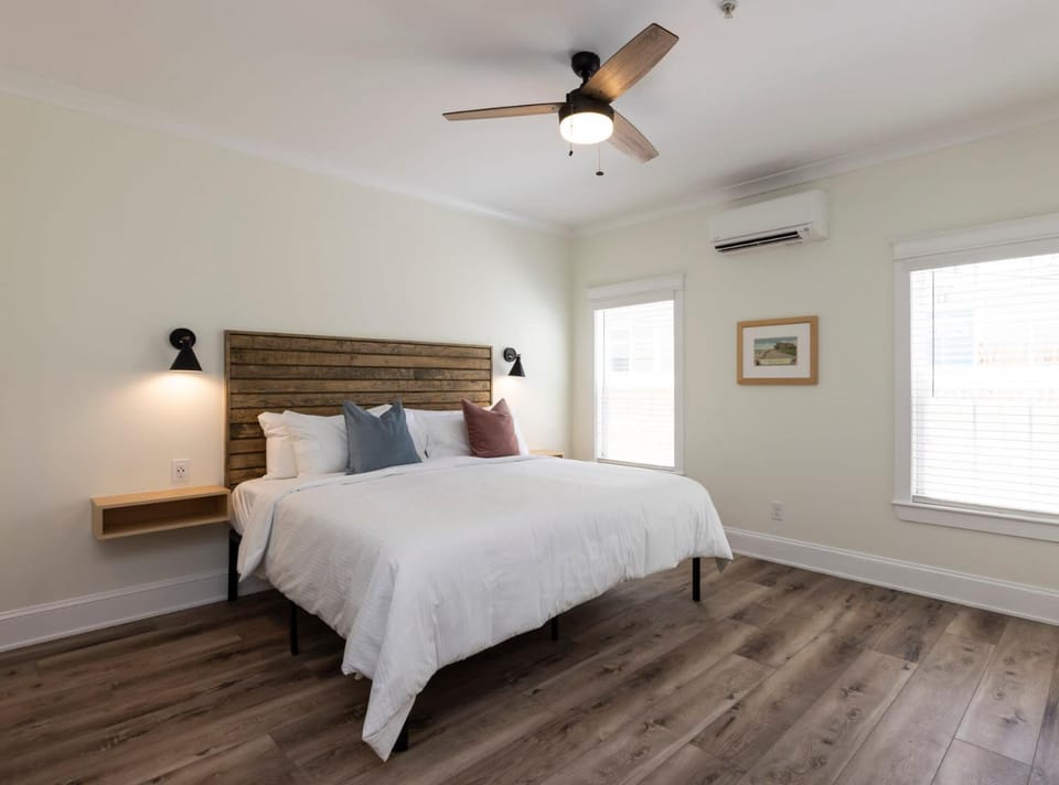 Pinewood 102 Inn At Old Beach Bed and Breakfast in Virginia Beach