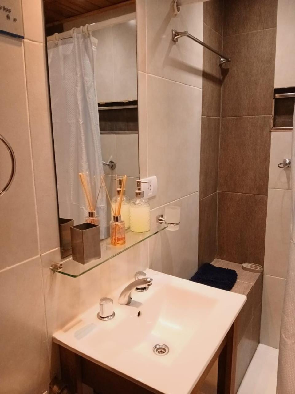 Shower, Bathroom, towels