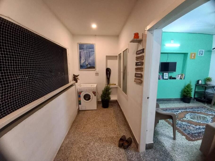 TV and multimedia, Living room, Seating area, washing machine