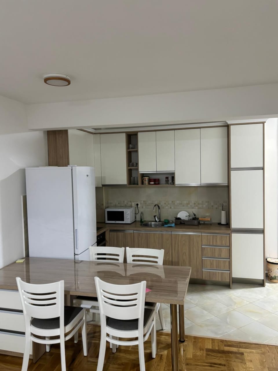 Kitchen or kitchenette, Dining area, minibar, oven, stove