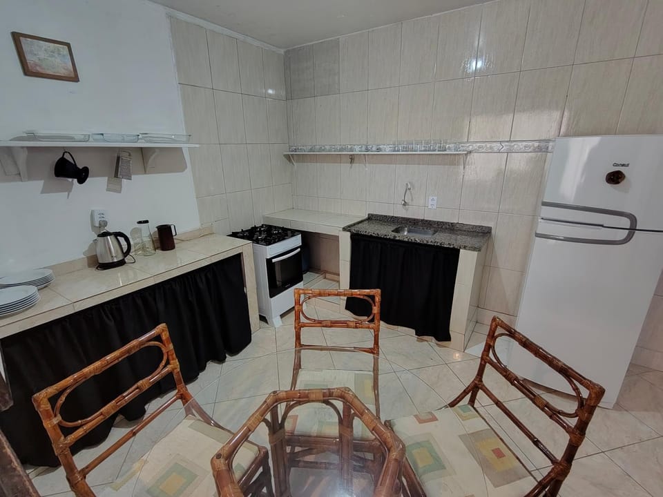 Kitchen or kitchenette, Dining area, oven, stove