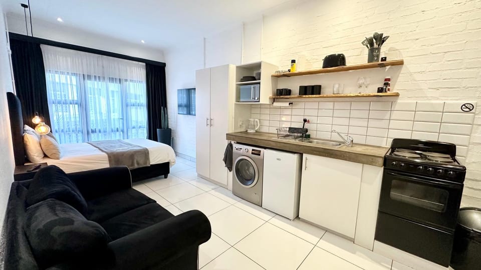 Kitchen or kitchenette, Living room, washing machine