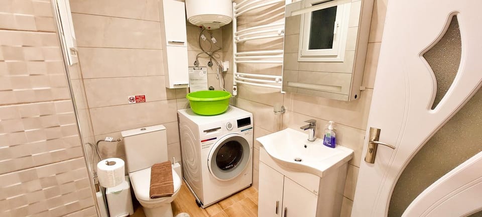 Toilet, Bathroom, microwave, washing machine, dryer