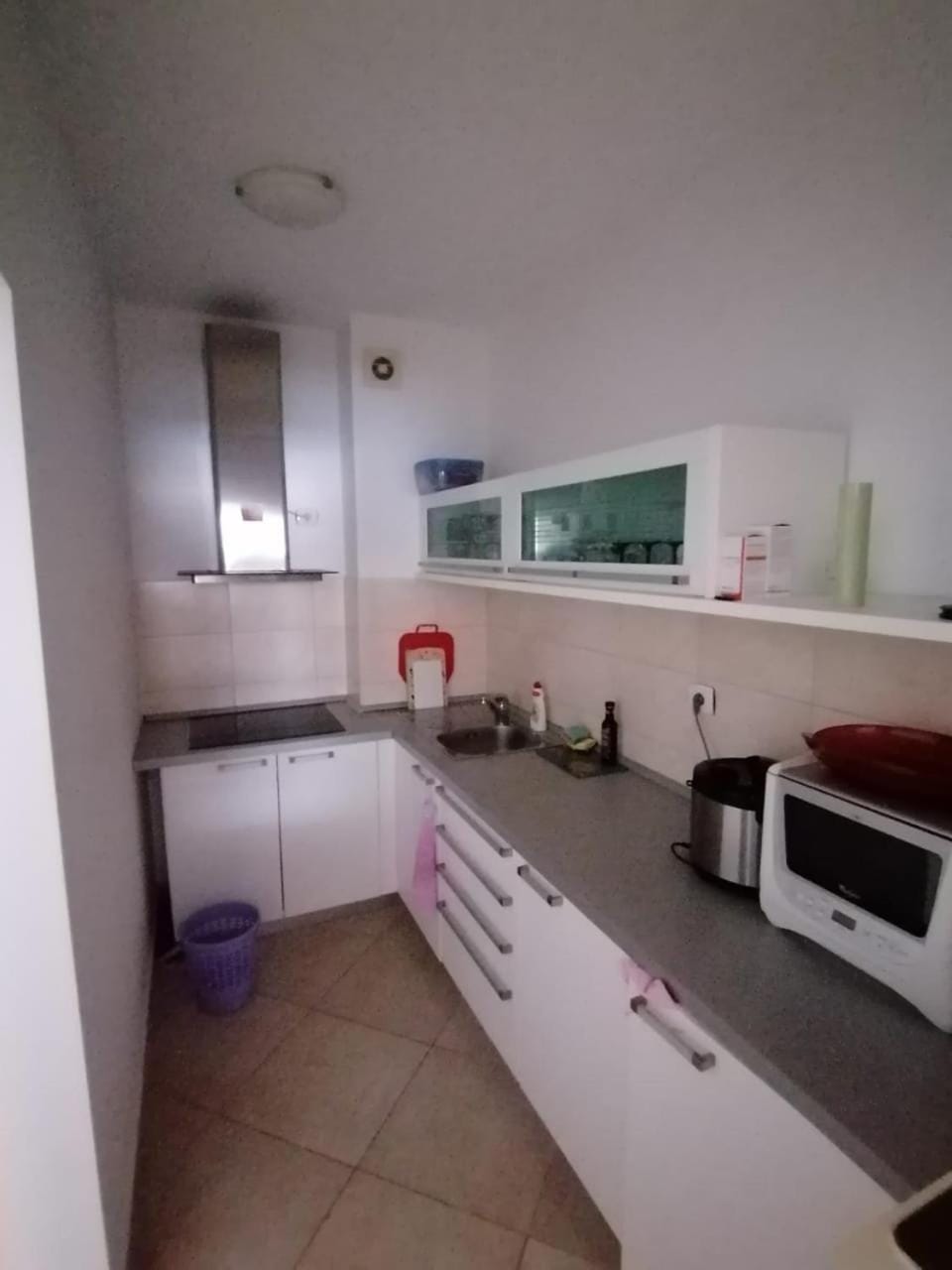 Kitchen or kitchenette, minibar, stove