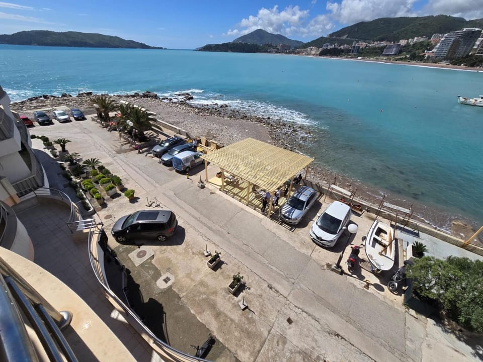 Natural landscape, View (from property/room), View (from property/room), Balcony/Terrace, Balcony/Terrace, Beach, Sea view, Sea view, Street view, Street view, Location, Quiet street view