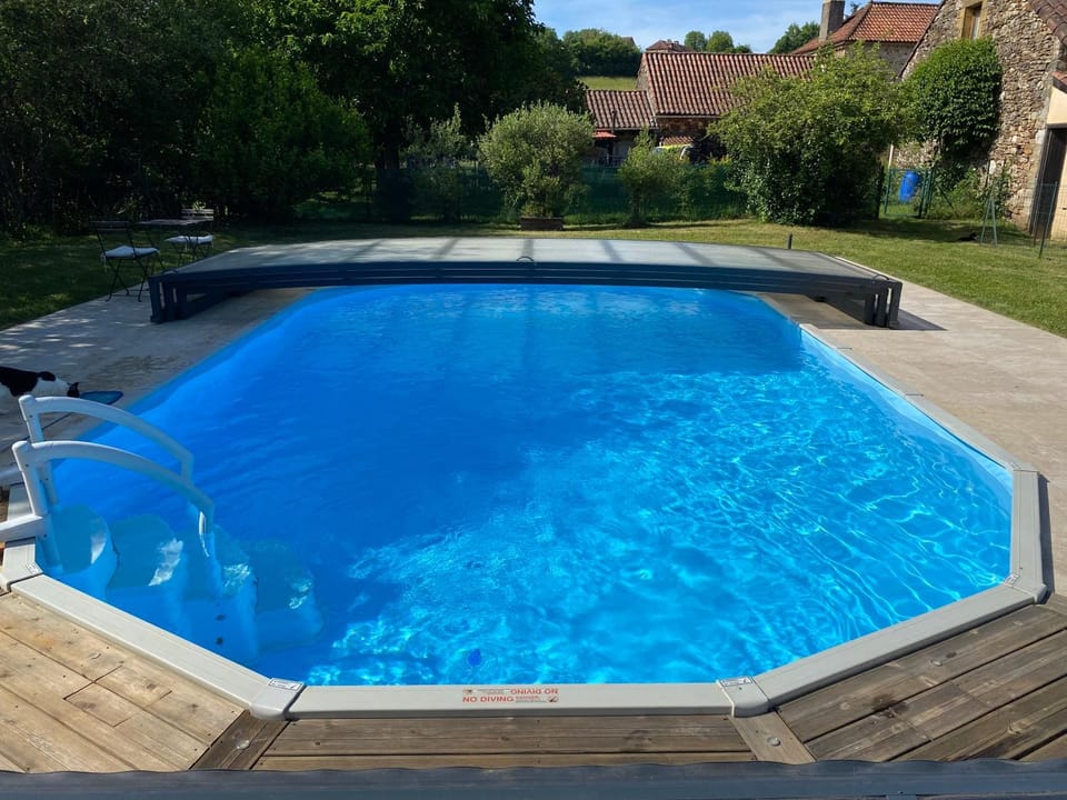 Peaceful, comfortable retreat with pool House in Occitanie