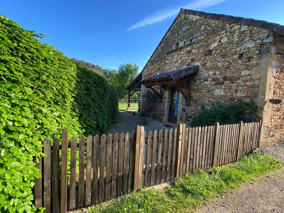 Peaceful, comfortable retreat with pool House in Occitanie