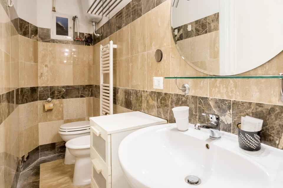 Shower, Toilet, Bathroom, bidet, towels