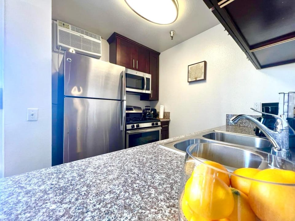 Amazing Universal Studios Loft FREE parking Apartment in Hollywood