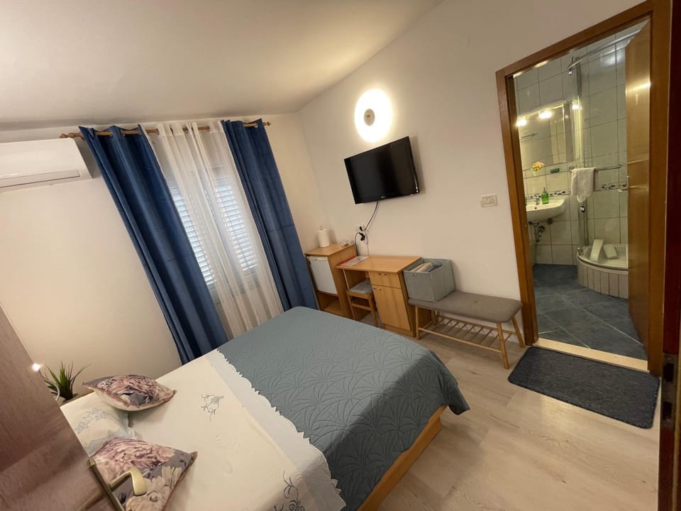 Apartmens and Rooms Madunic V Bed and Breakfast in Split