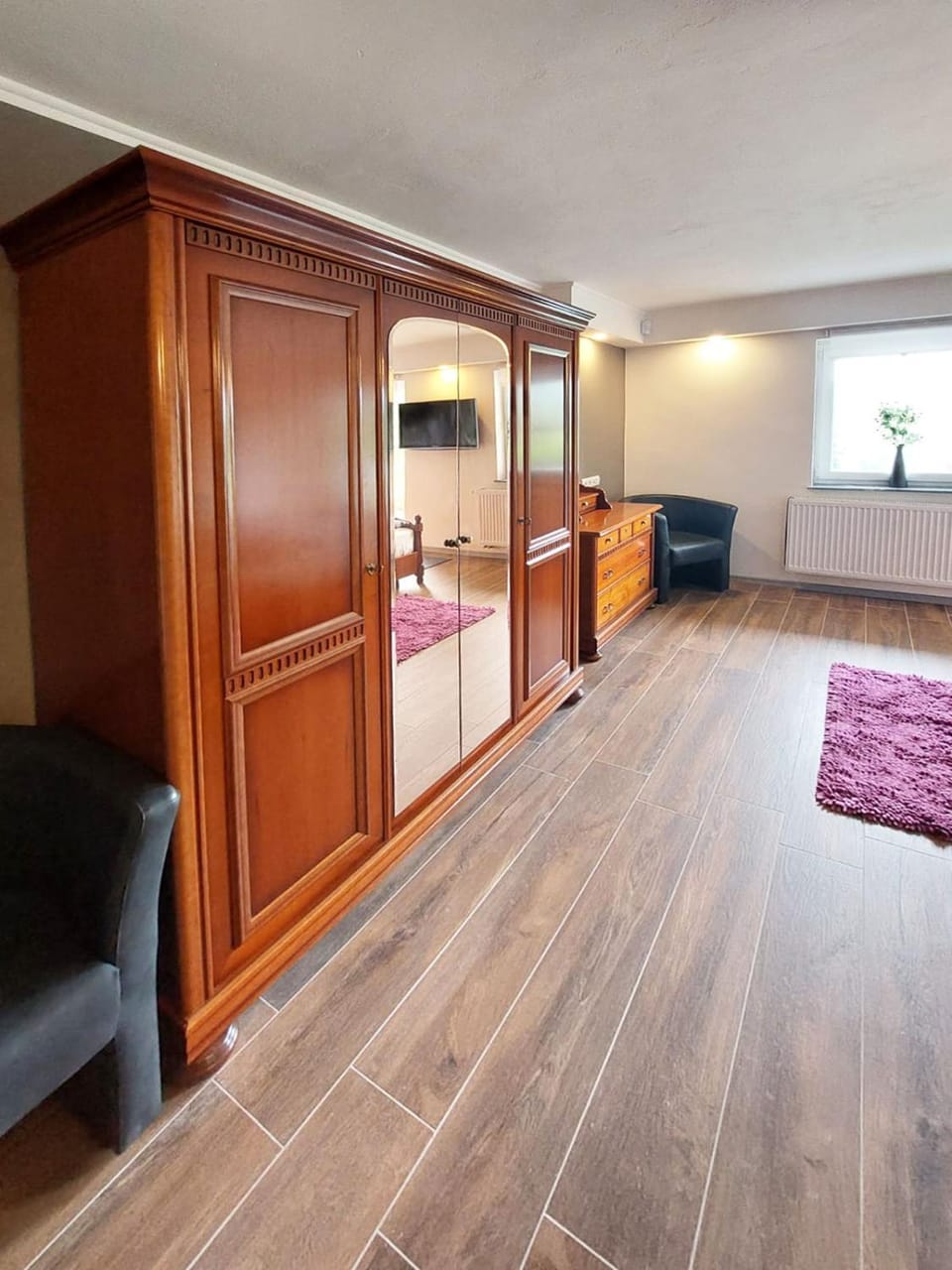 Photo of the whole room, wardrobe