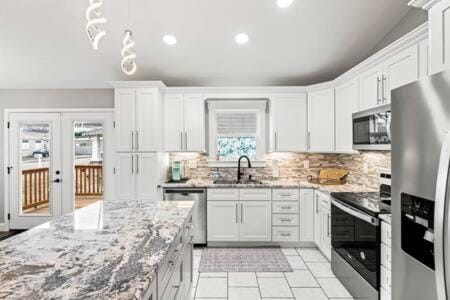 Family Home in Oakwood, 12 Mins to Campus, Patio, Washer Dryer, 2 Bathrooms, Utilities and Internet Included, Great for Students or Families, Charming Oakwood-Lincoln Park Home, 10 Walk to Dining, 24 Hour Hospitality Team House in Knoxville