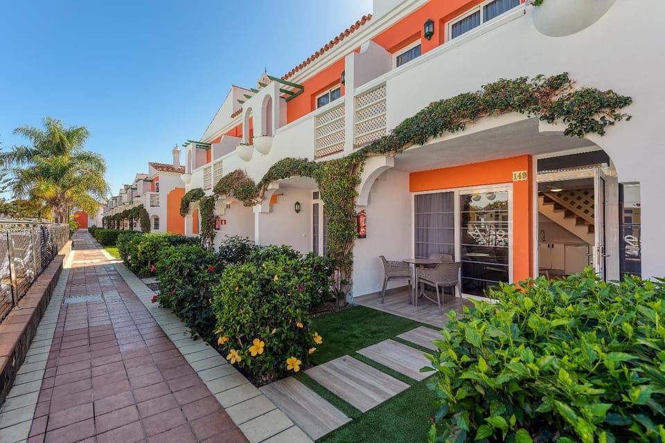 Facade/entrance, Garden, Balcony/Terrace, Garden view