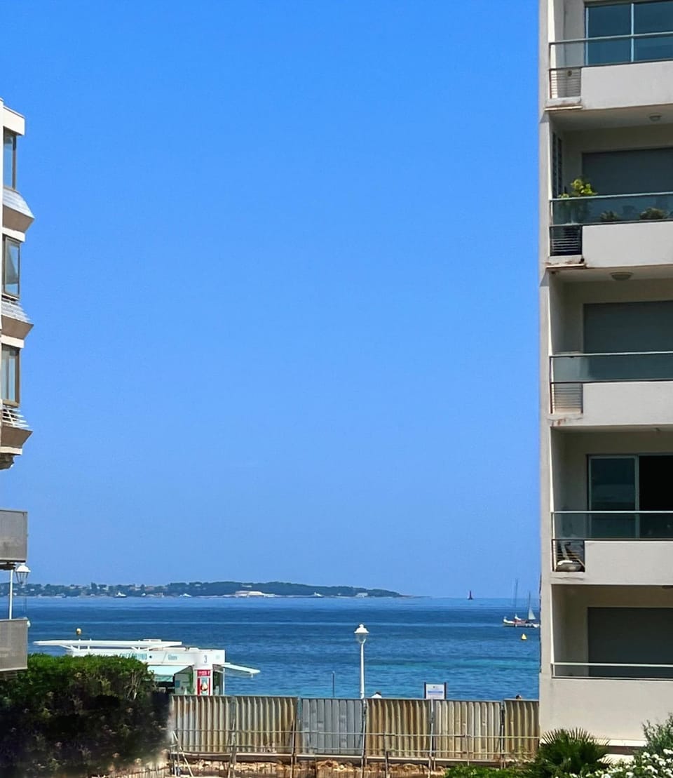 Cool Appart sur Croisette Palm Beach Apartment in Cannes